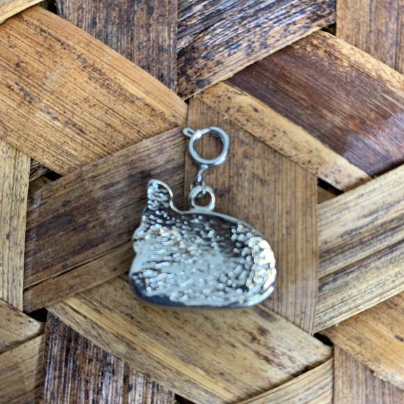 Red Hat Society Charm - Picture 2 of 3